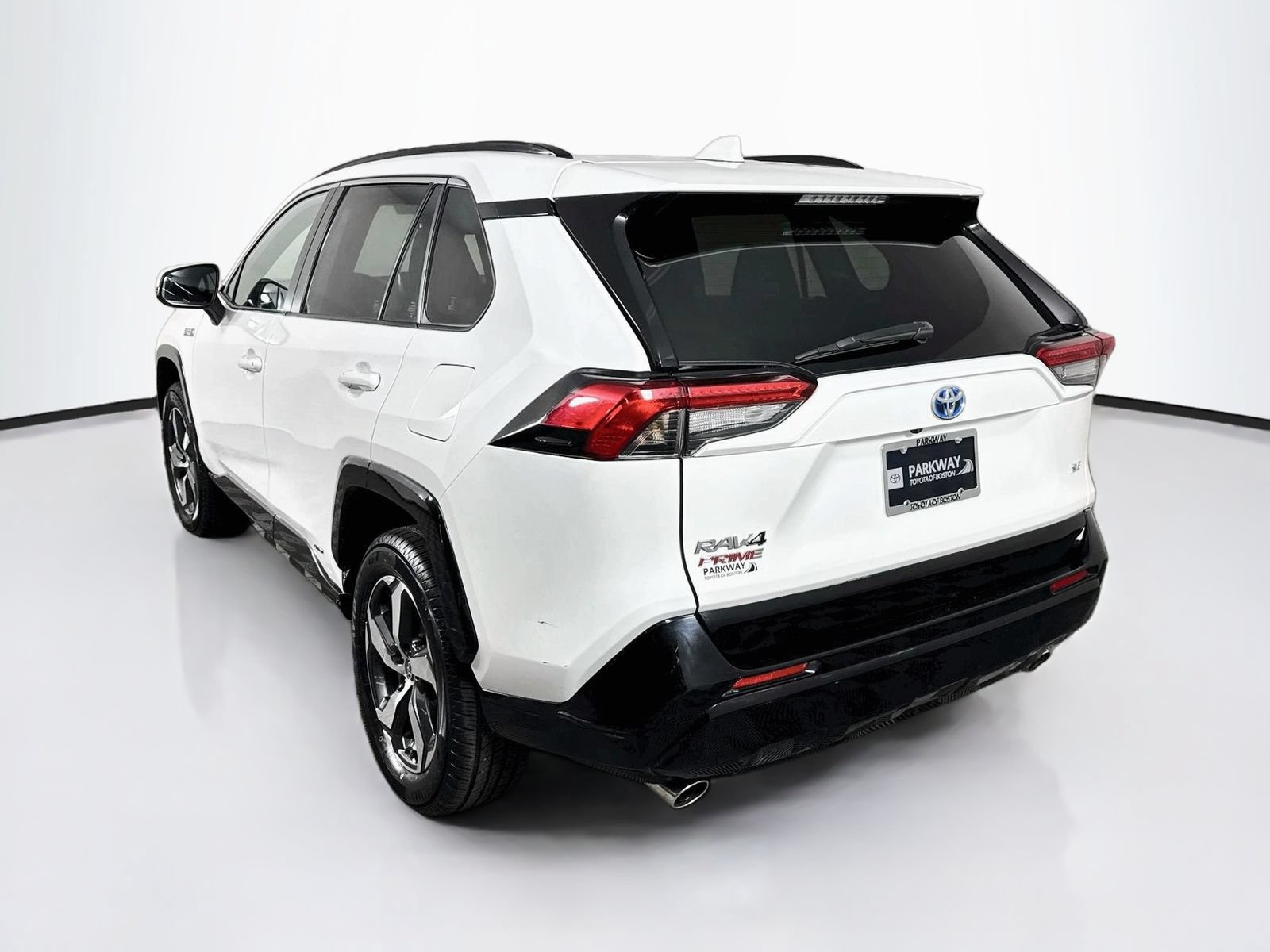 Used 2023 Toyota RAV4 SE w/ Weather & Moonroof Package AWD/4WD image 5