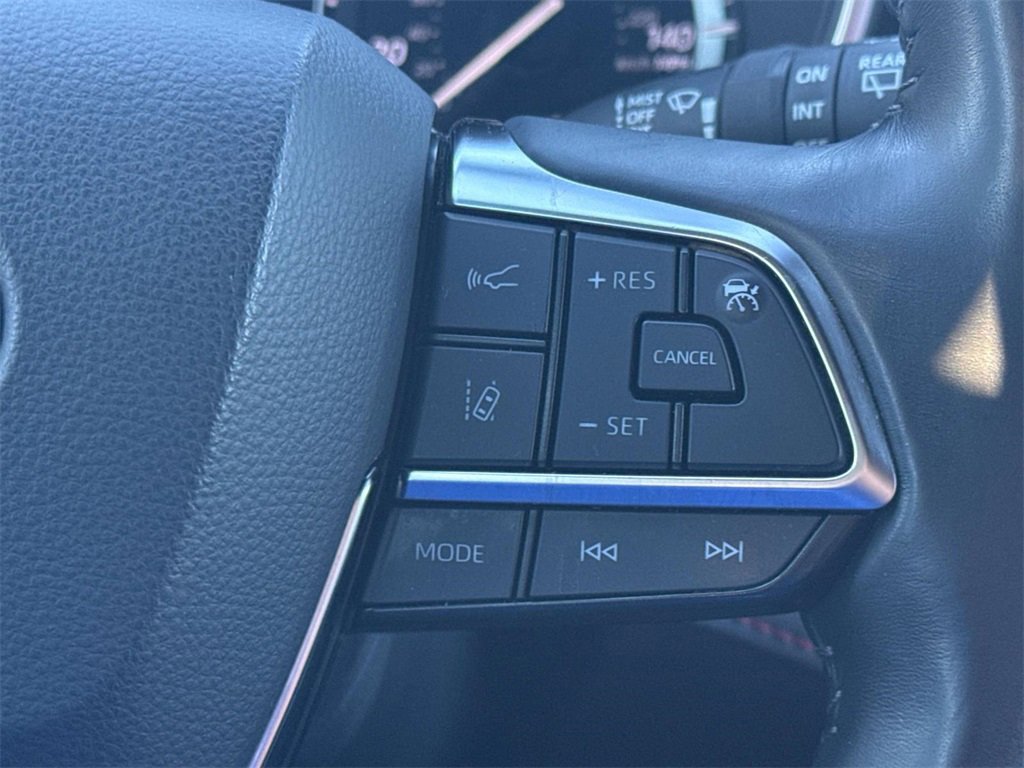 Used 2021 Toyota Highlander XSE image 12