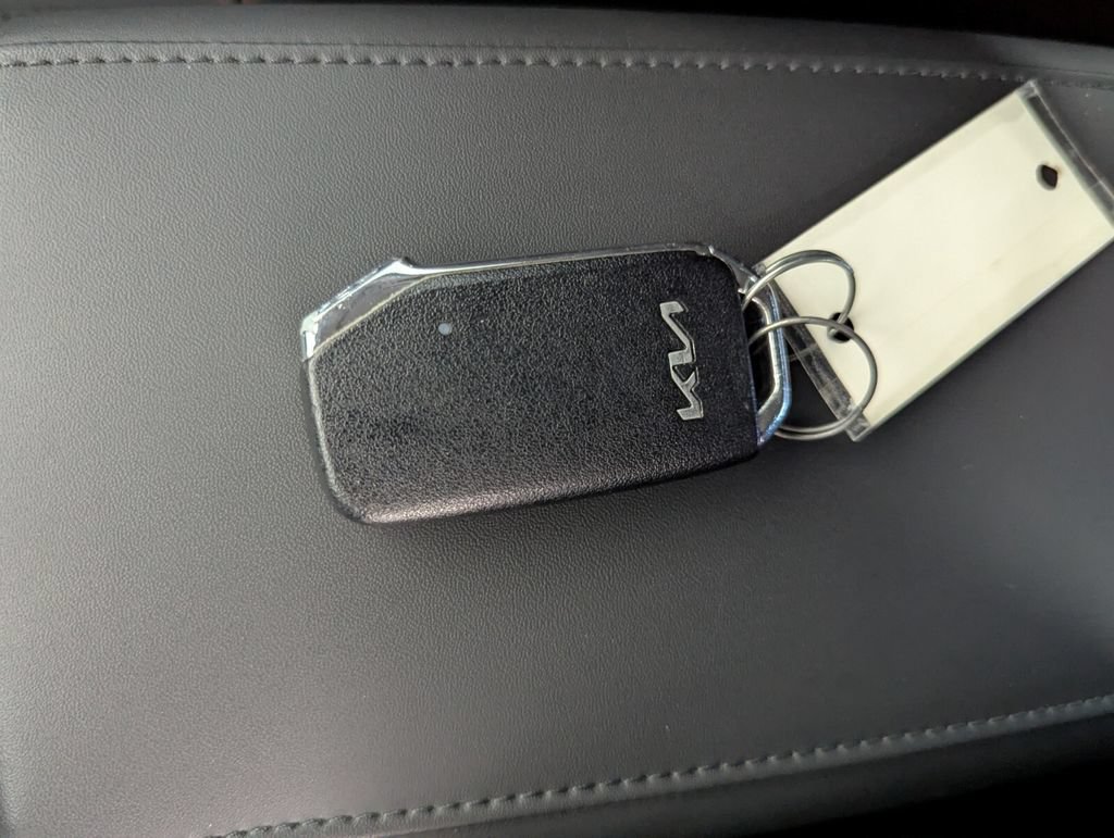 Used 2024 Kia Niro EX FWD image 26