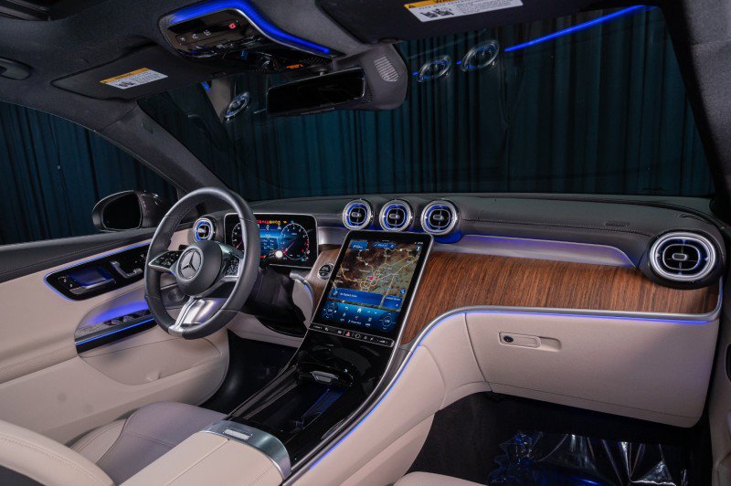 Used 2025 Mercedes-Benz GLC 300 image 4