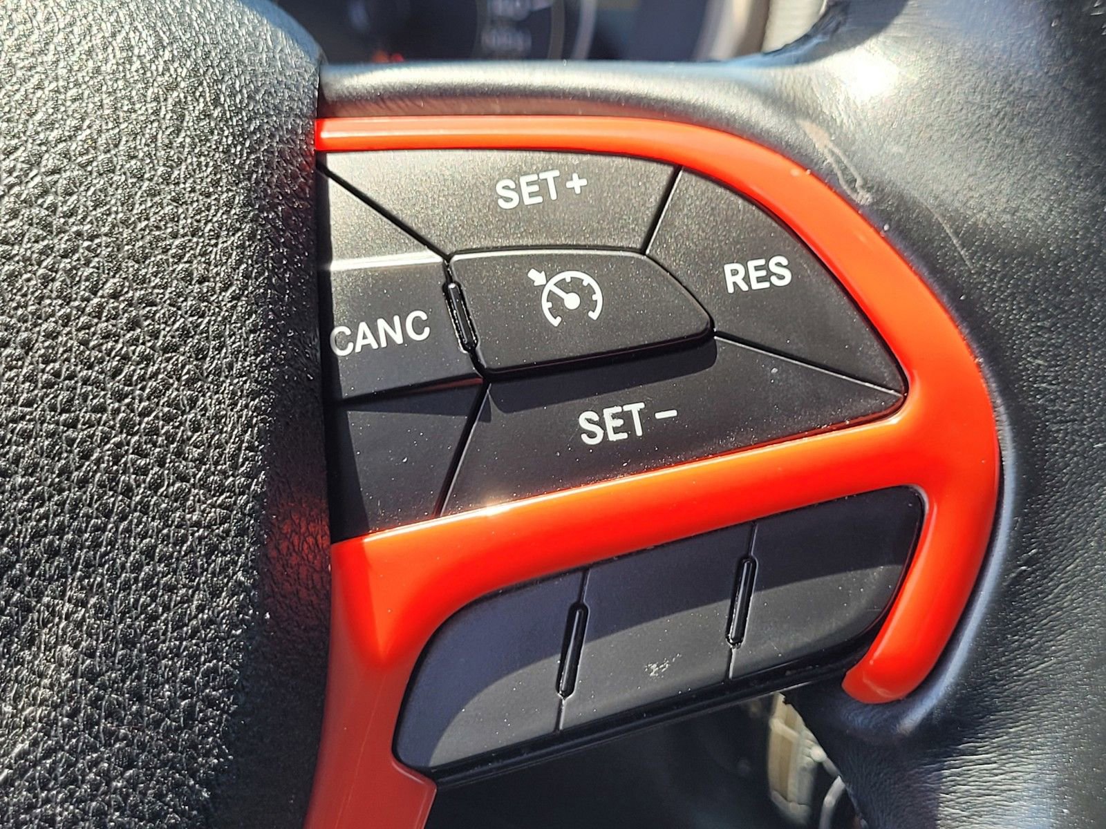 Used 2016 Jeep Cherokee Latitude w/ Safety/Convenience Group FWD image 21