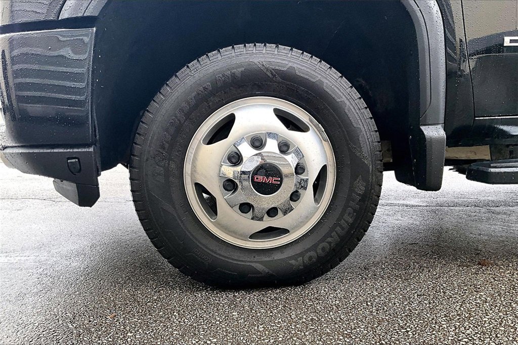 Used 2023 GMC Sierra 3500 Denali w/ Denali Ultimate Package image 10