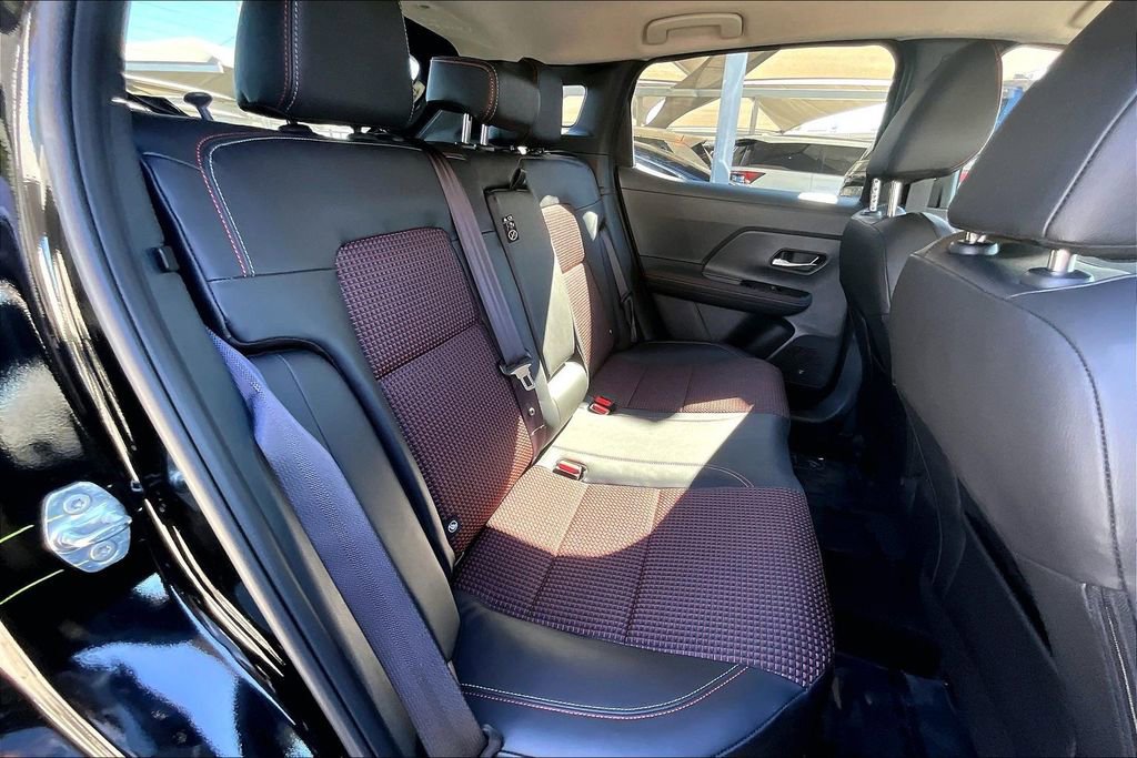 Used 2025 Nissan Kicks SR image 34