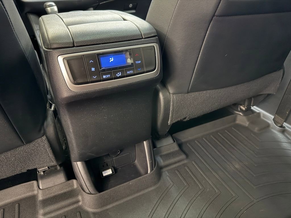 Used 2014 Toyota Highlander Limited w/ Driver Technology Package image 18