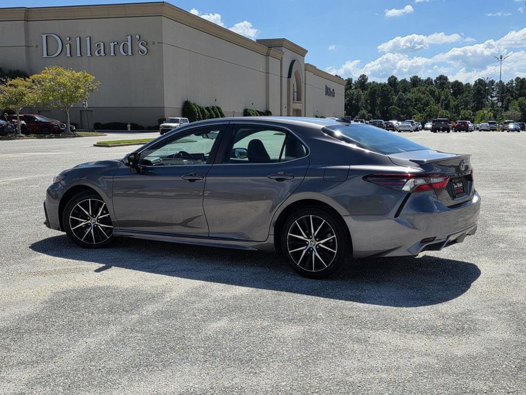 Used 2021 Toyota Camry SE image 4