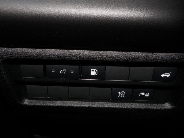 New 2025 Mitsubishi Outlander SE image 28