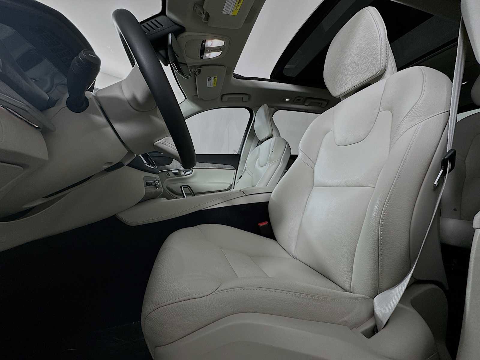 Certified 2025 Volvo XC90 B6 Plus image 19