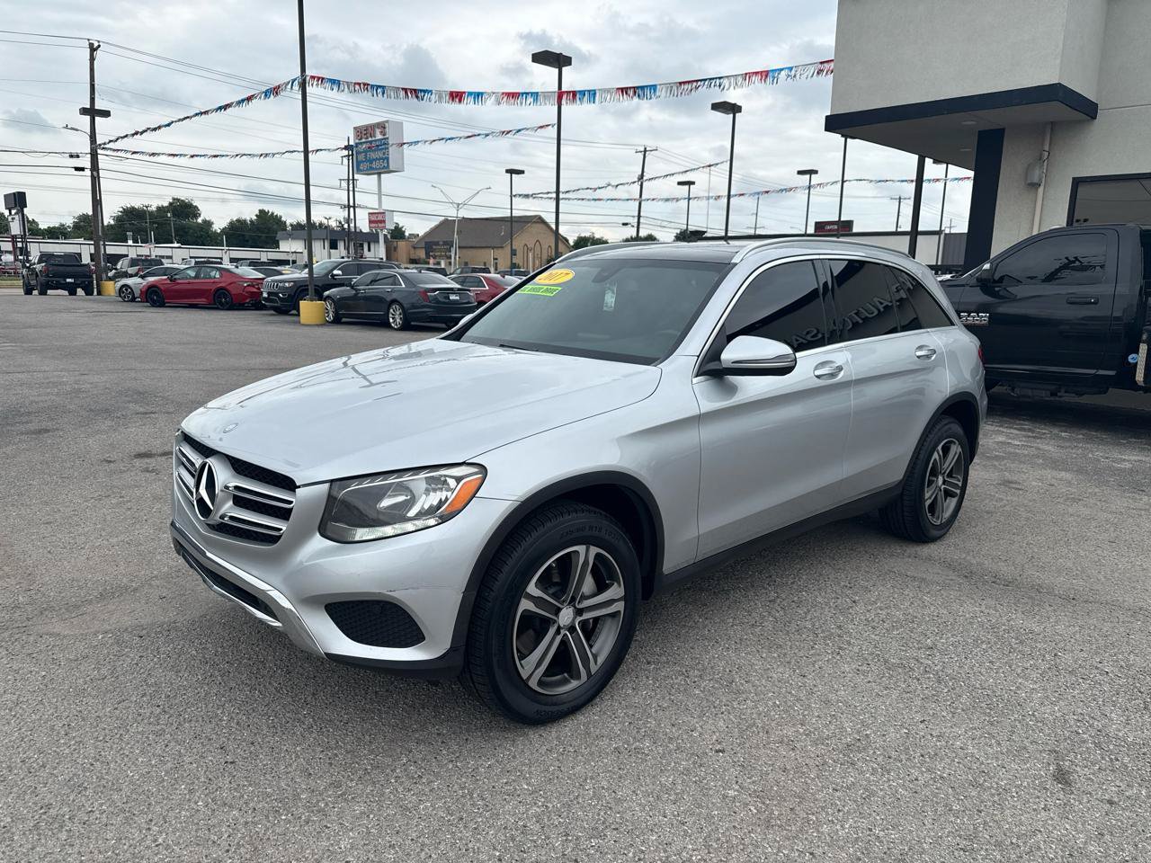 Used 2017 Mercedes-Benz GLC 300 4MATIC image 2