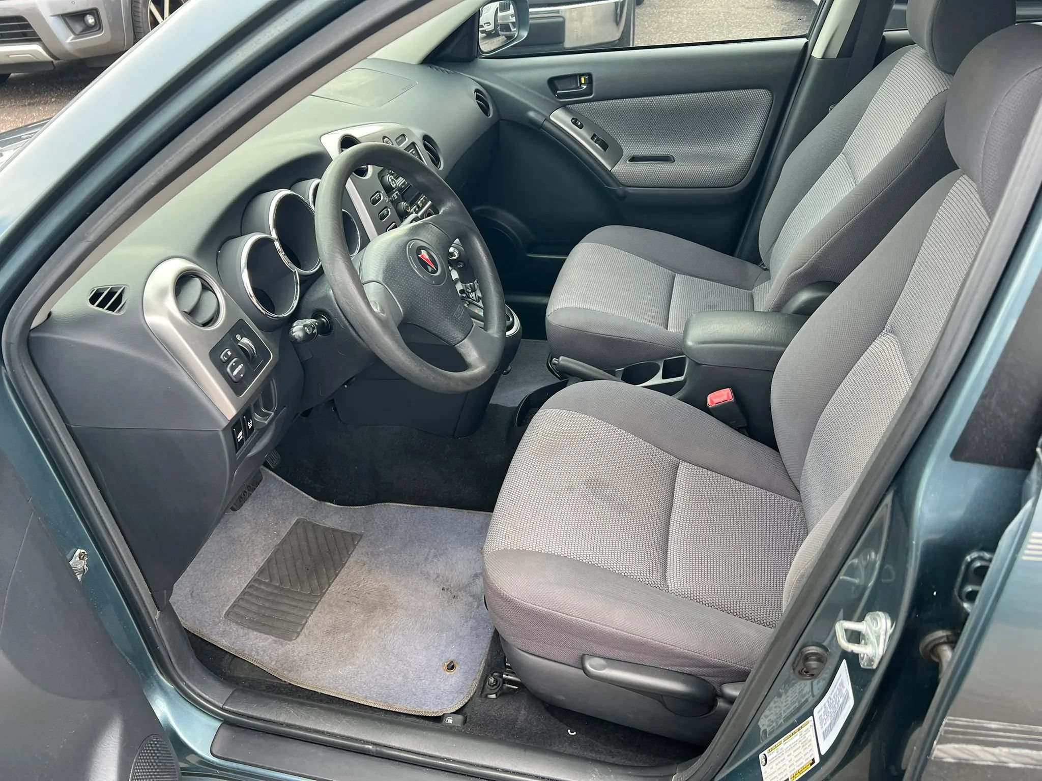 Used 2006 Pontiac Vibe w/ Sport Package FWD image 6