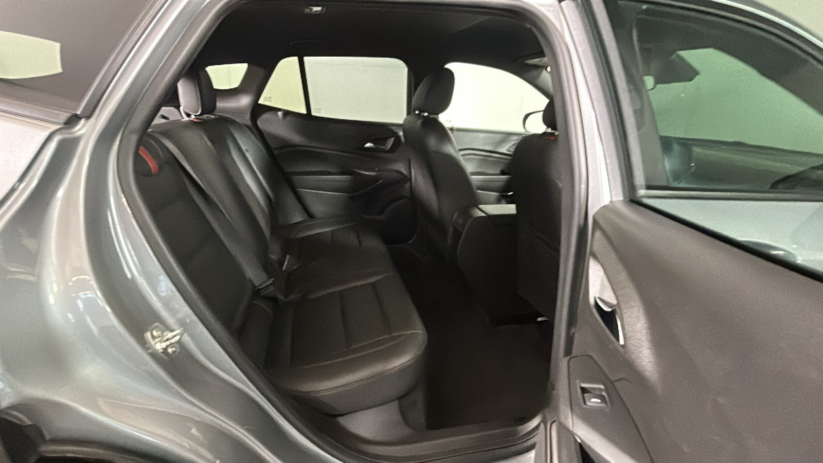 Used 2025 Chevrolet Trax RS w/ Driver Confidence Package FWD image 36