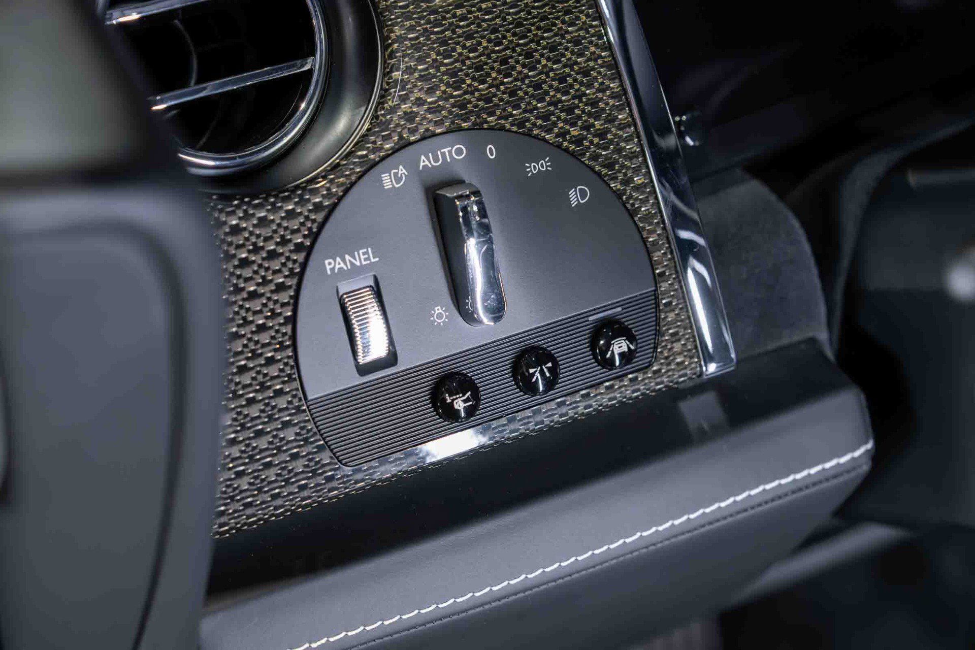 Used 2020 Rolls-Royce Wraith RWD image 40