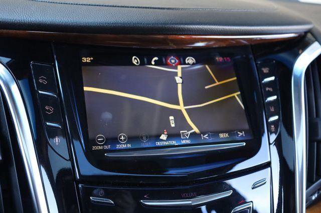 Used 2015 Cadillac Escalade Luxury AWD/4WD image 39