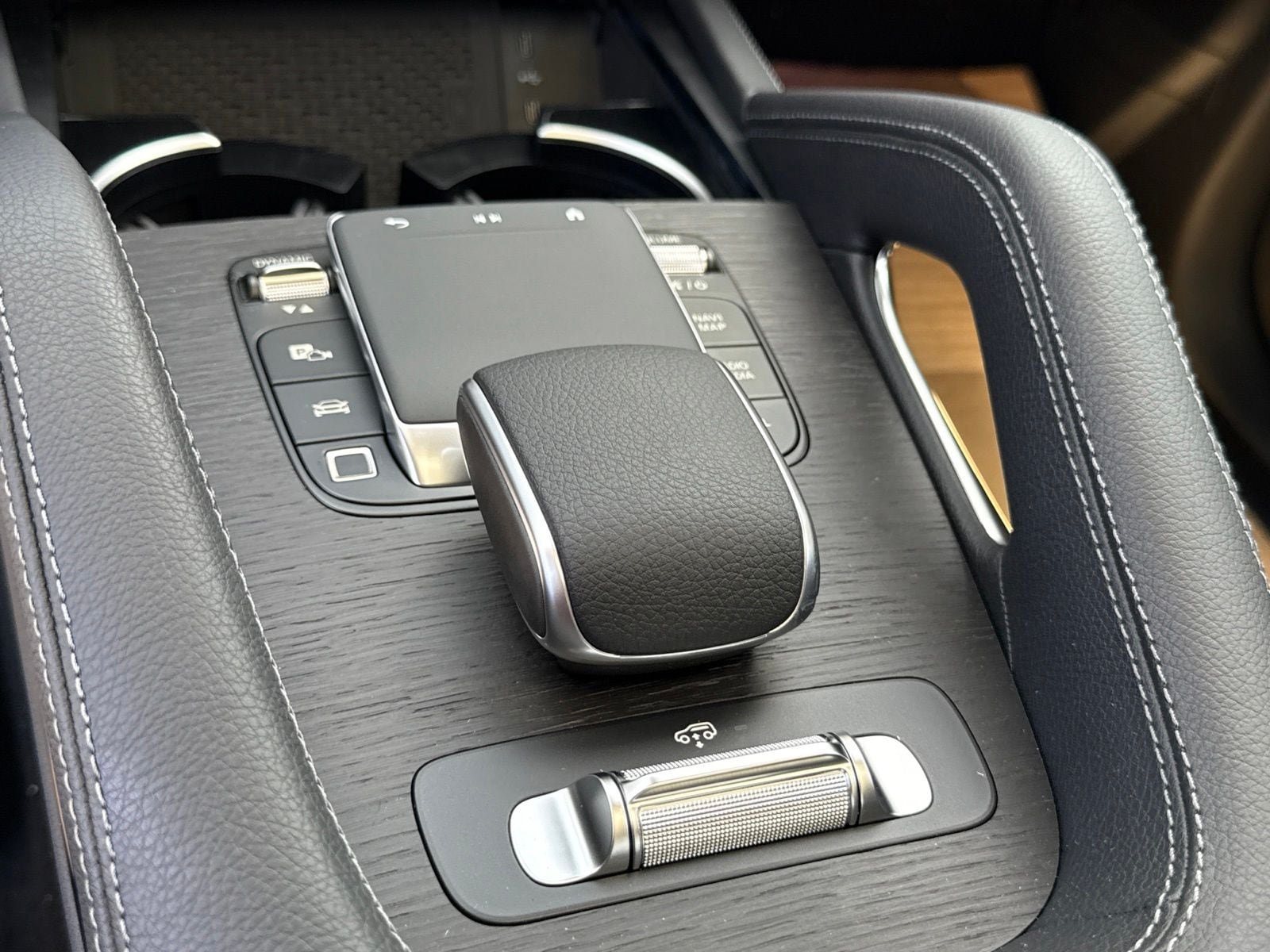 New 2026 Mercedes-Benz GLS 450 4MATIC image 27
