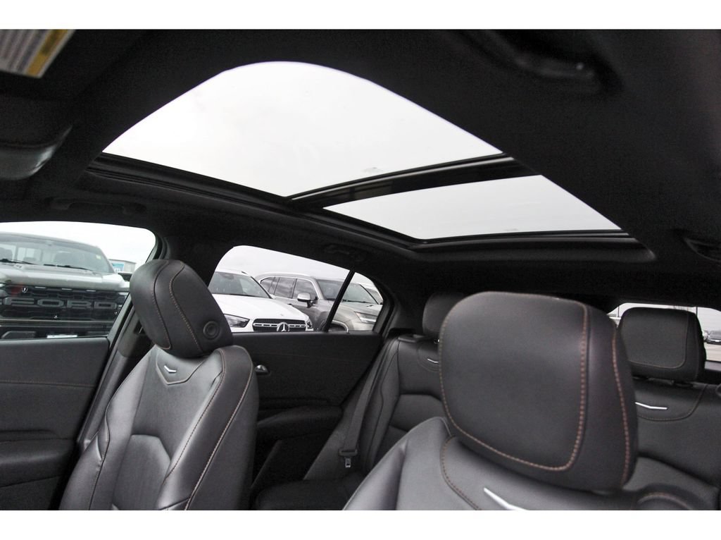 Used 2023 Cadillac XT4 Sport w/ Technology Package FWD image 28