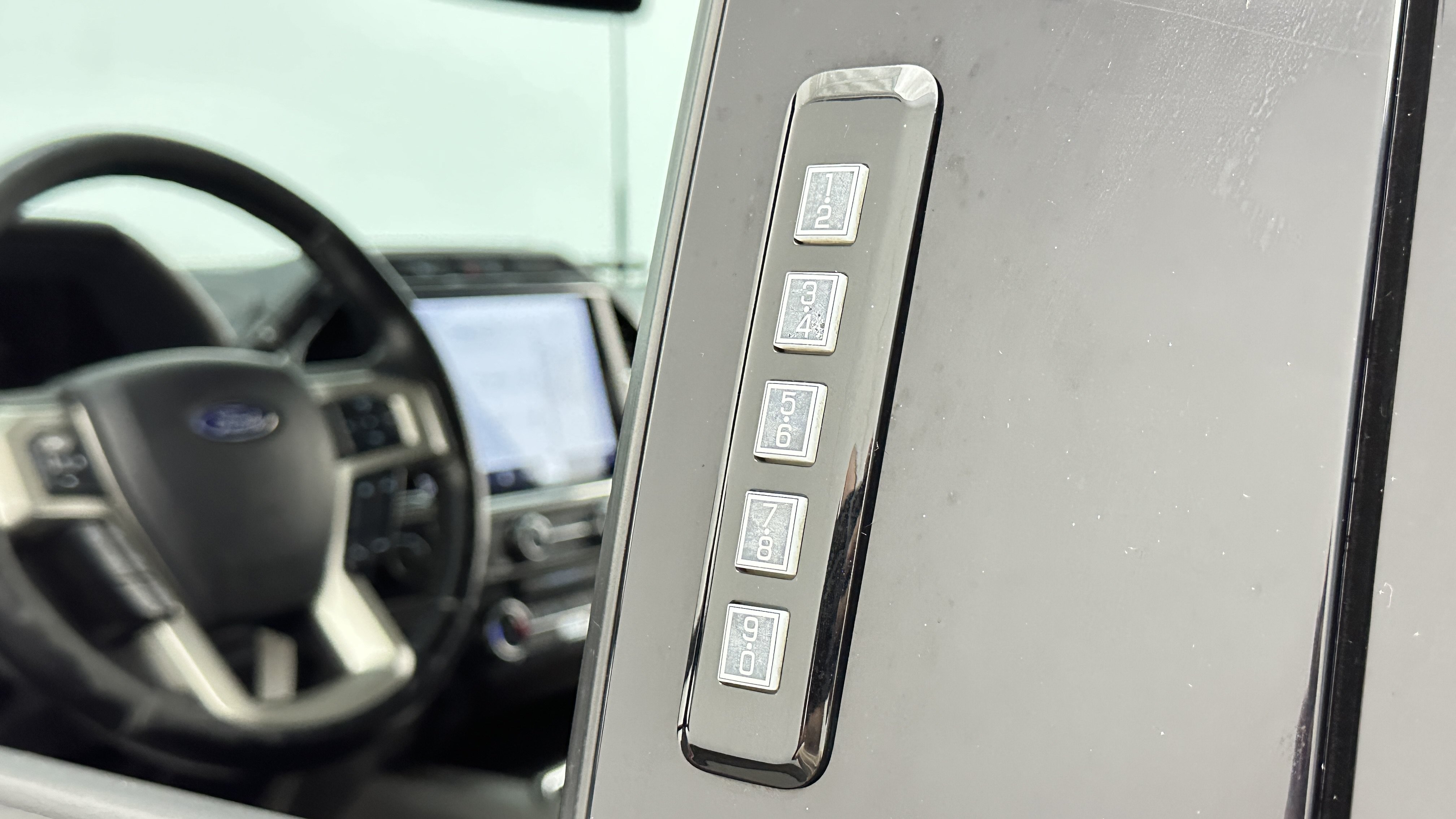Used 2022 Ford F250 Lariat w/ Black Appearance Package AWD/4WD image 8