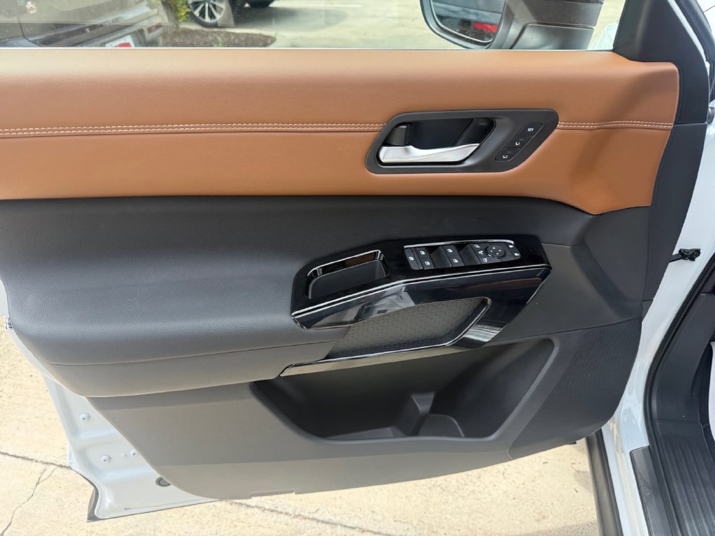 New 2026 Nissan Pathfinder Platinum AWD/4WD image 11