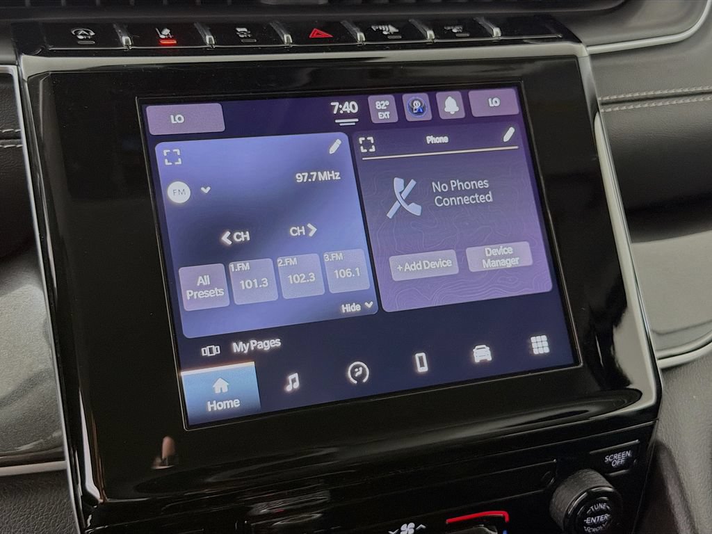 Used 2023 Jeep Grand Cherokee Laredo AWD/4WD image 34