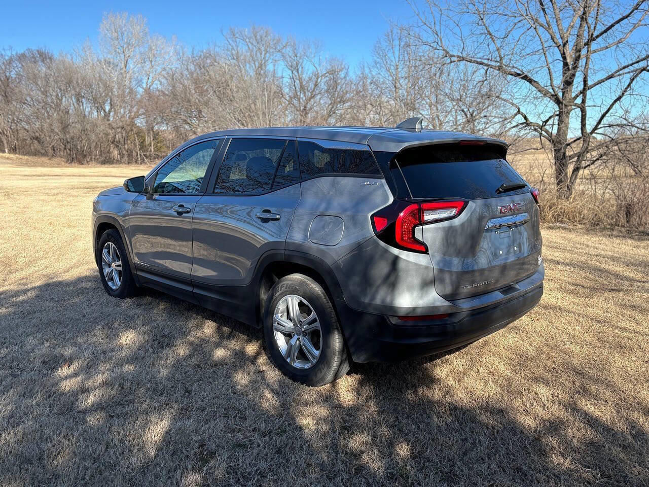 Used 2024 GMC Terrain SLE image 7