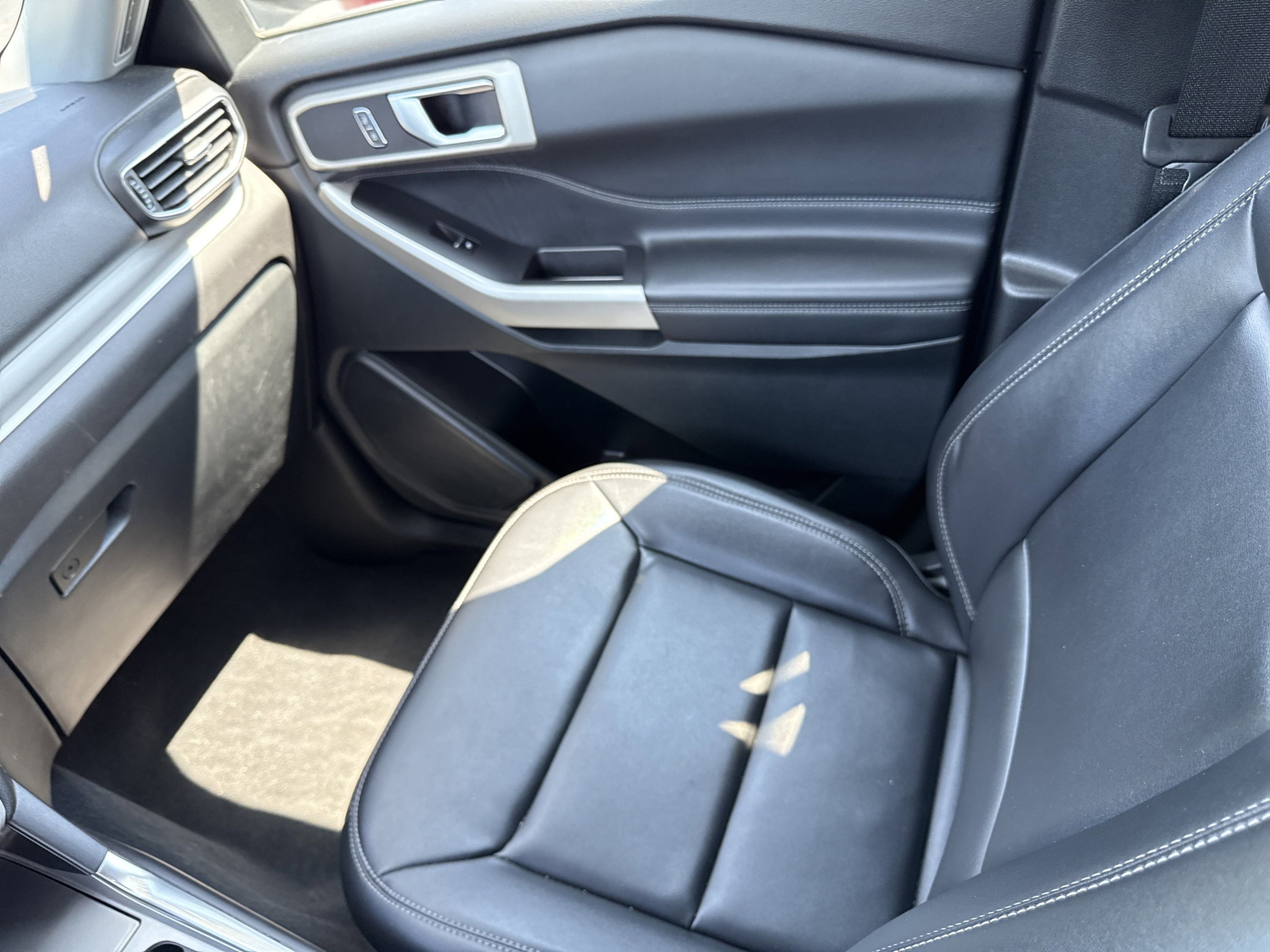 Used 2023 Ford Explorer XLT w/ Equipment Group 202A image 34