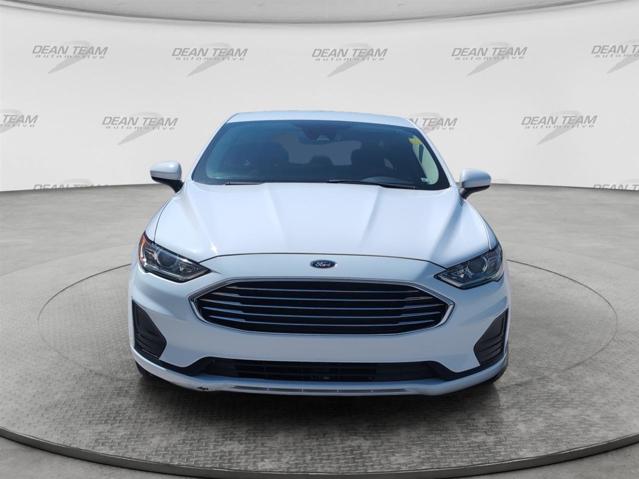 Used 2020 Ford Fusion SE FWD image 2