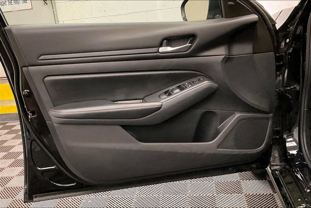Certified 2024 Nissan Altima 2.5 SV FWD image 18
