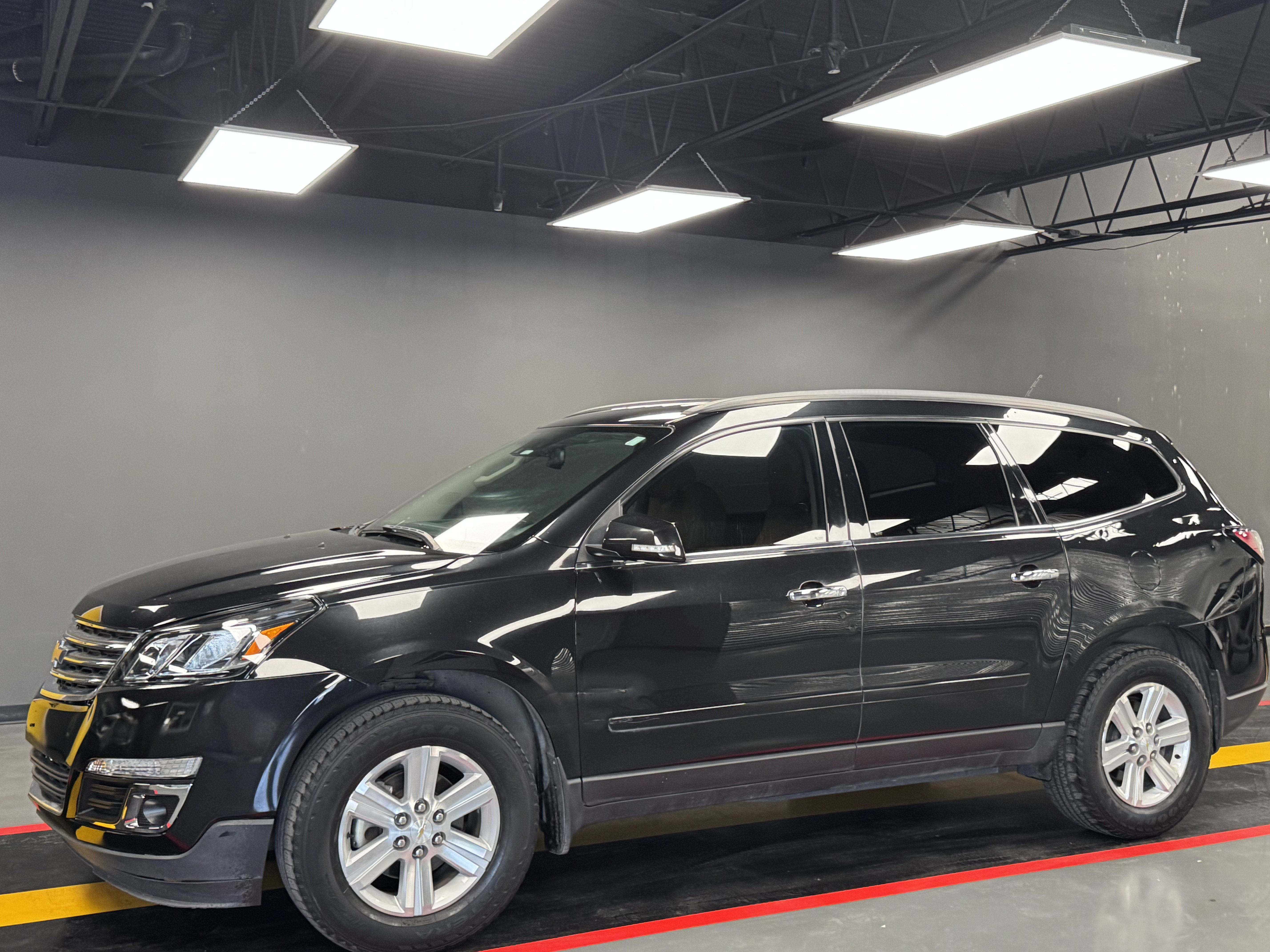 Used 2014 Chevrolet Traverse LT image 1