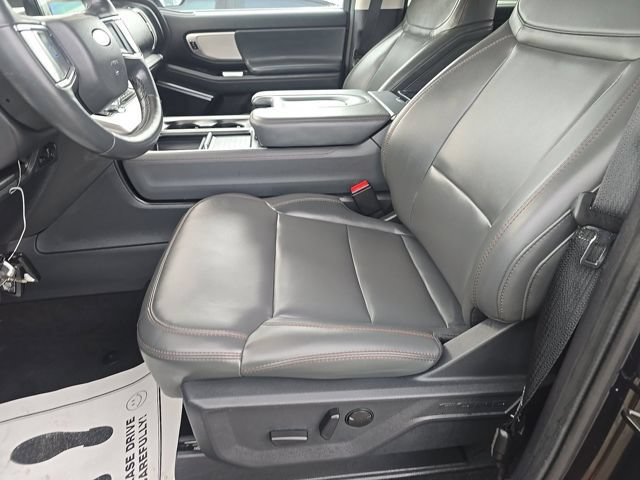 Used 2025 Ford Expedition Active AWD/4WD image 9