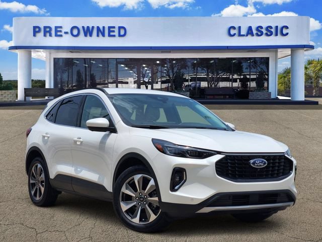 Used 2023 Ford Escape Platinum w/ Class II Trailer Tow Package AWD/4WD image 1