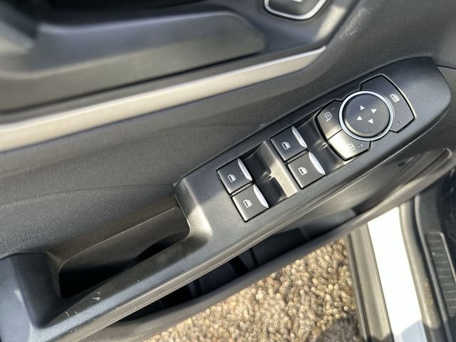 Used 2022 Ford Escape SE w/ SE Sport Appearance Package image 17