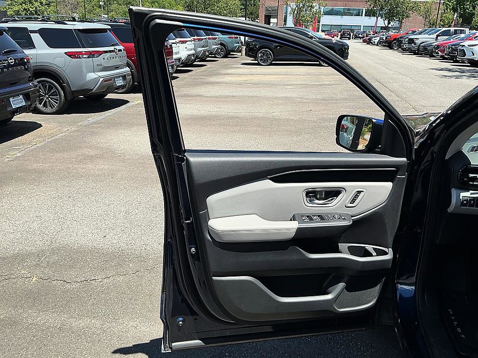Used 2023 Honda Pilot Touring image 11