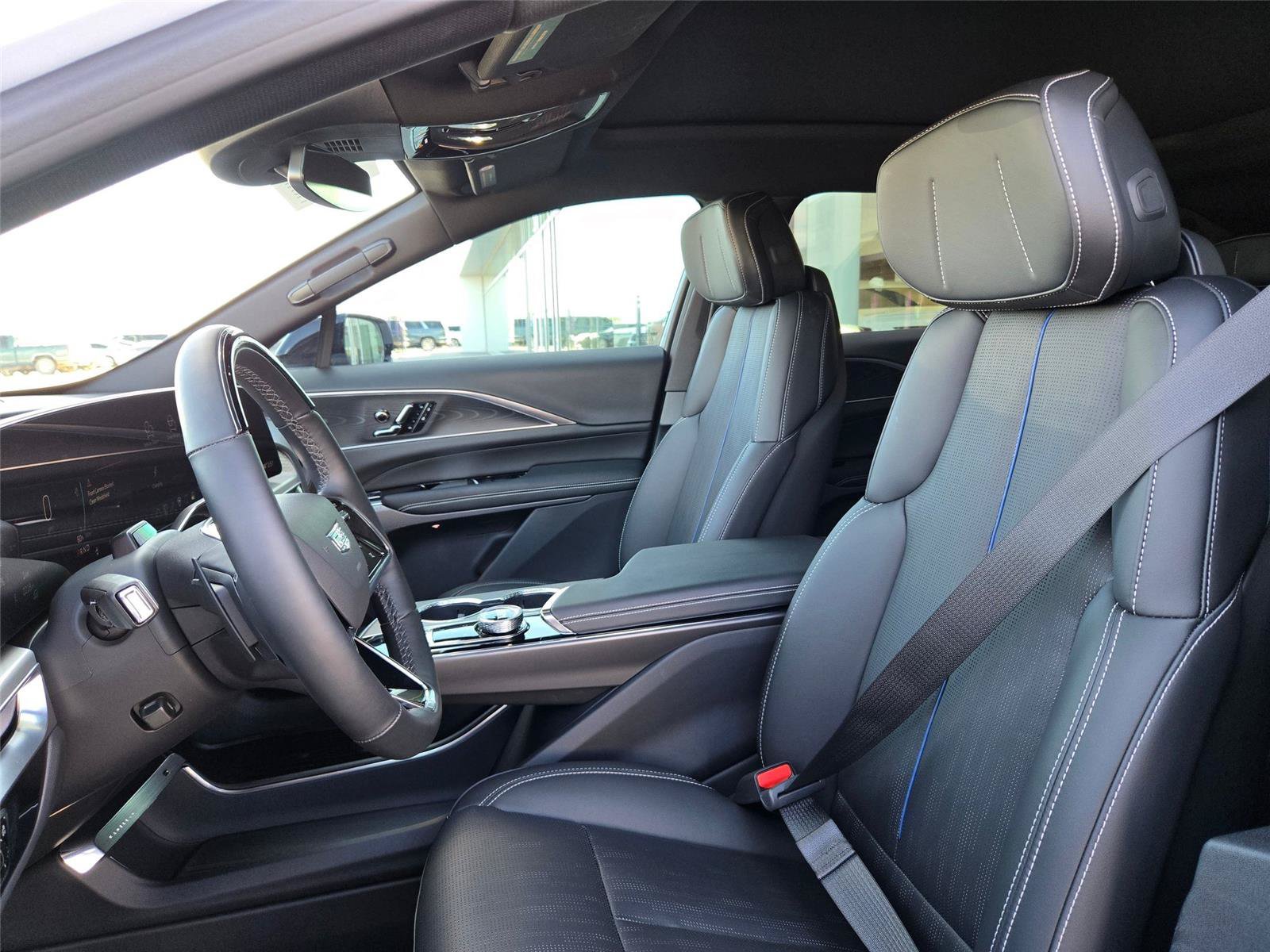 New 2026 Cadillac Lyriq Premium Luxury AWD/4WD image 28