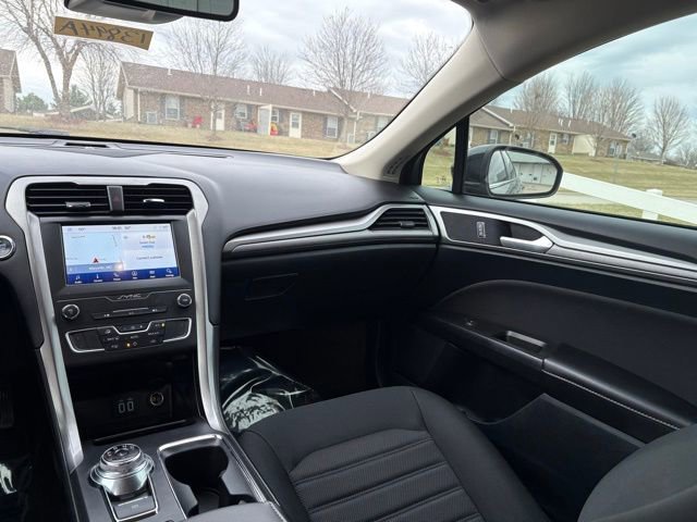 Used 2020 Ford Fusion SE image 24