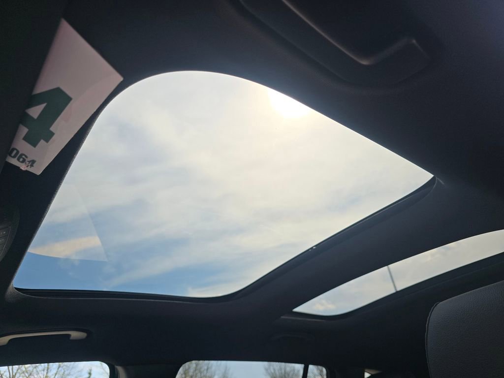 New 2026 Mercedes-Benz GLB 250 4MATIC image 3