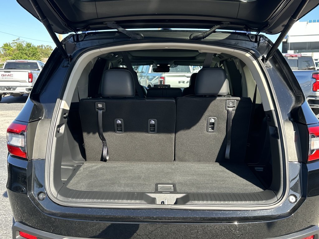 Used 2025 Honda Pilot Touring image 10