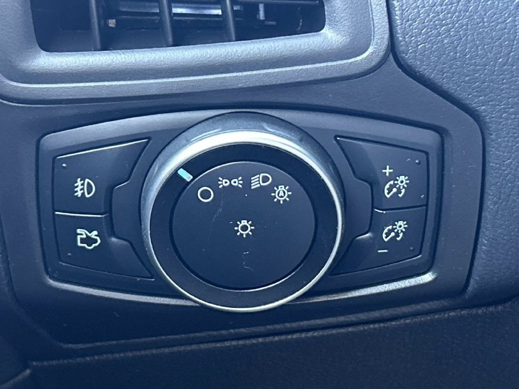 Used 2015 Ford Focus SE w/ SE Sport Package FWD image 29