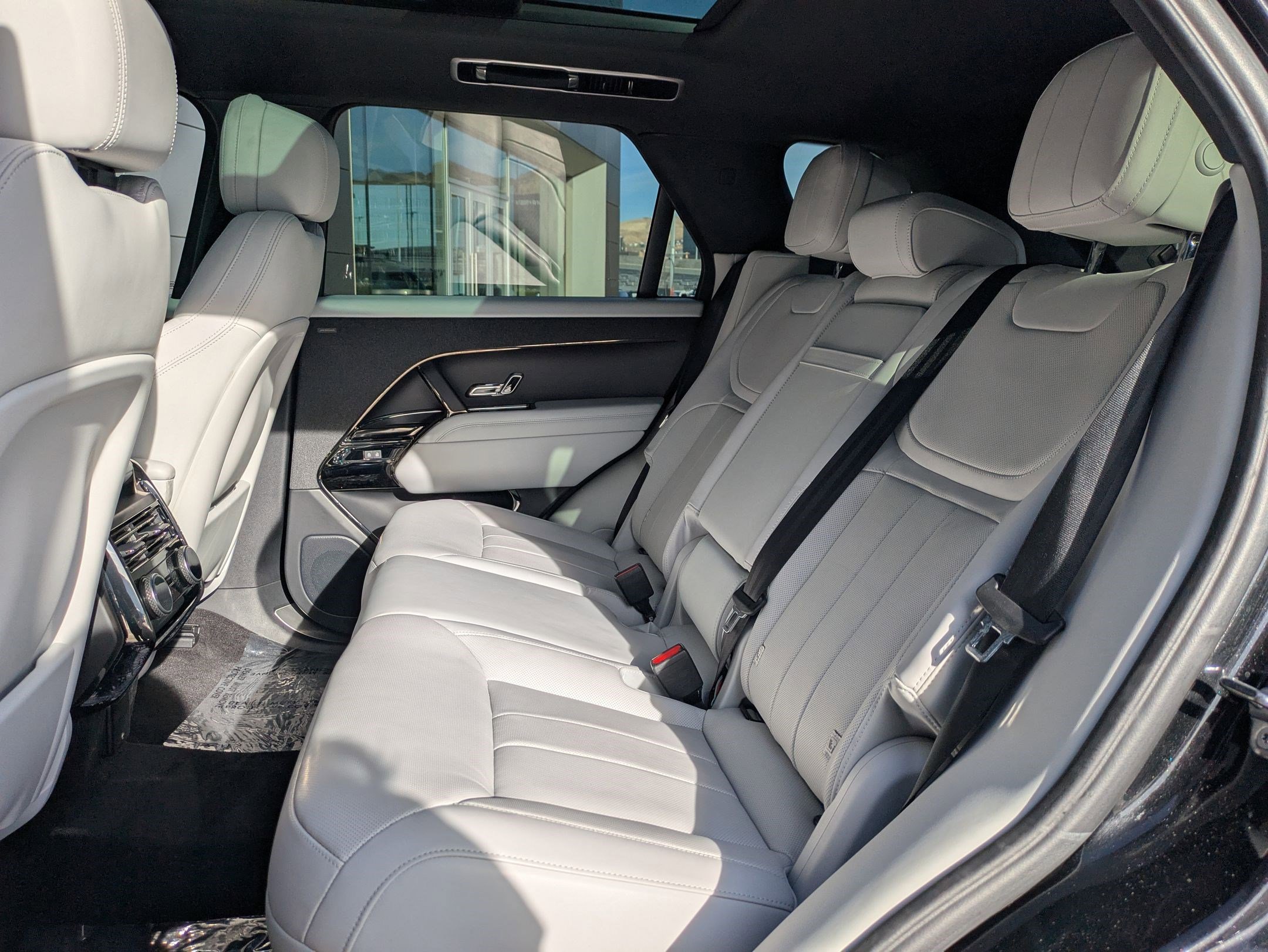 Used 2024 Land Rover Range Rover Sport SE image 27