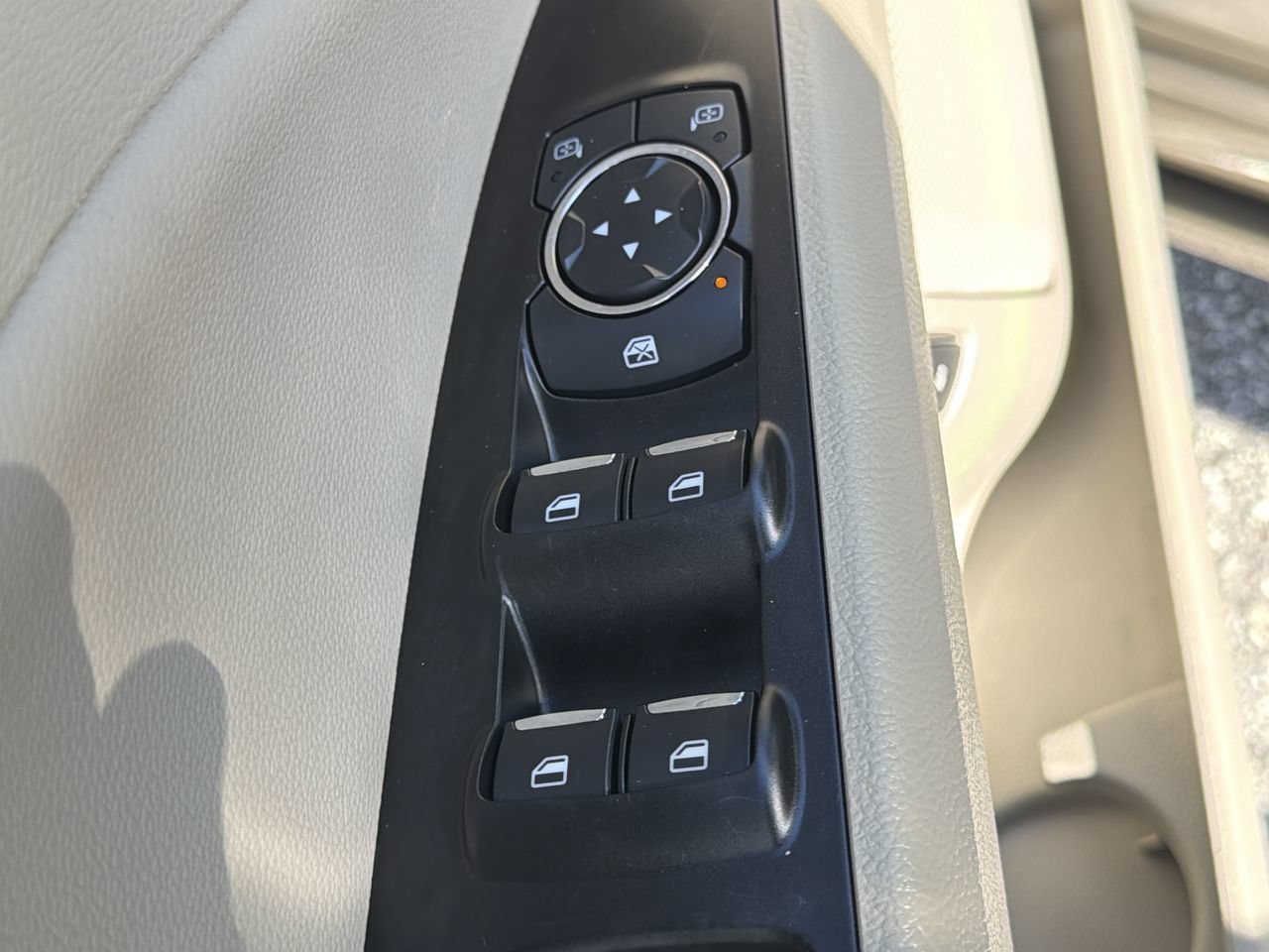 Used 2019 Ford Fusion SEL FWD image 19