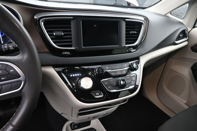 Used 2022 Chrysler Voyager LX FWD image 31