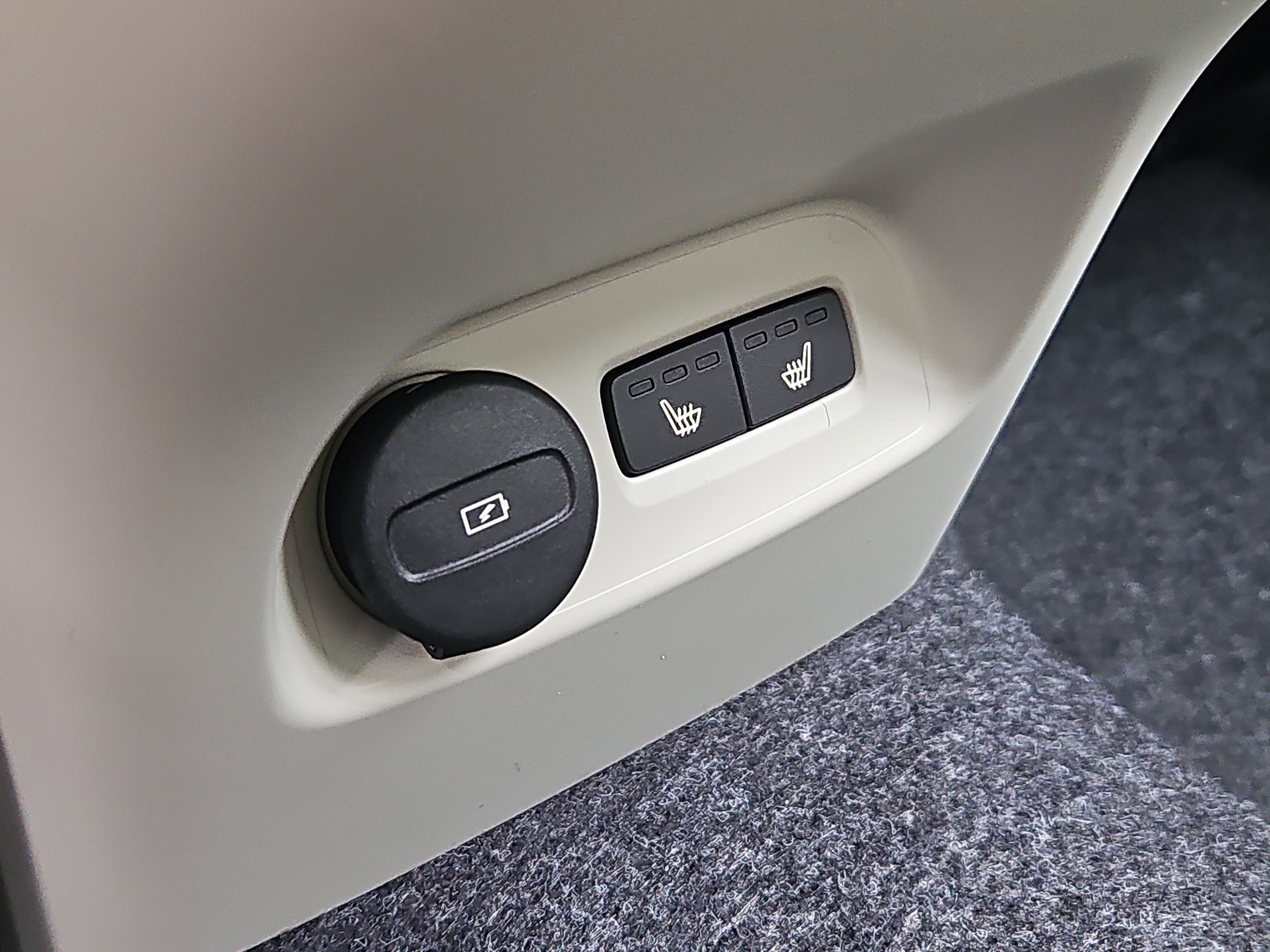 New 2026 Volvo XC40 B5 Ultra w/ Protection Package Premier image 12