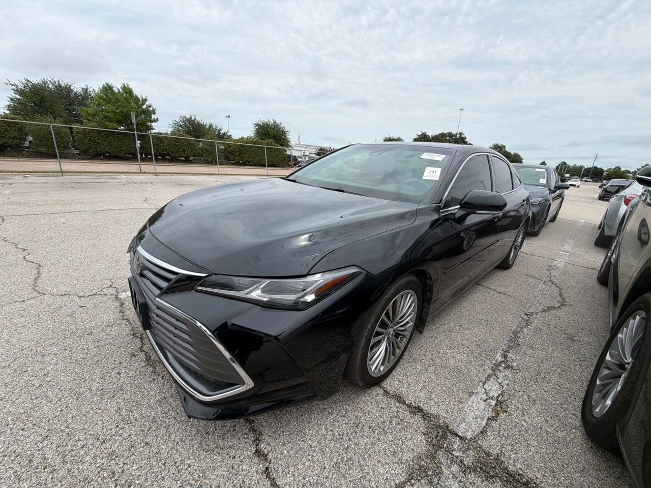Used 2019 Toyota Avalon Limited FWD image 1
