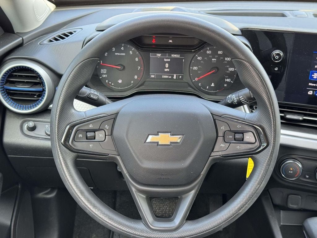 Used 2024 Chevrolet Trax LS w/ LS Convenience Package FWD image 11