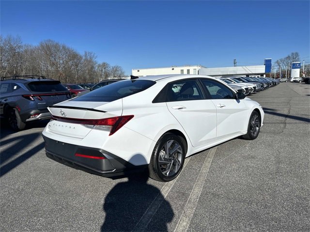 Used 2025 Hyundai Elantra Sport image 3