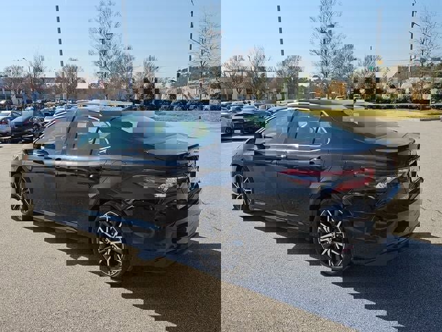 Used 2021 Toyota Camry XLE image 3