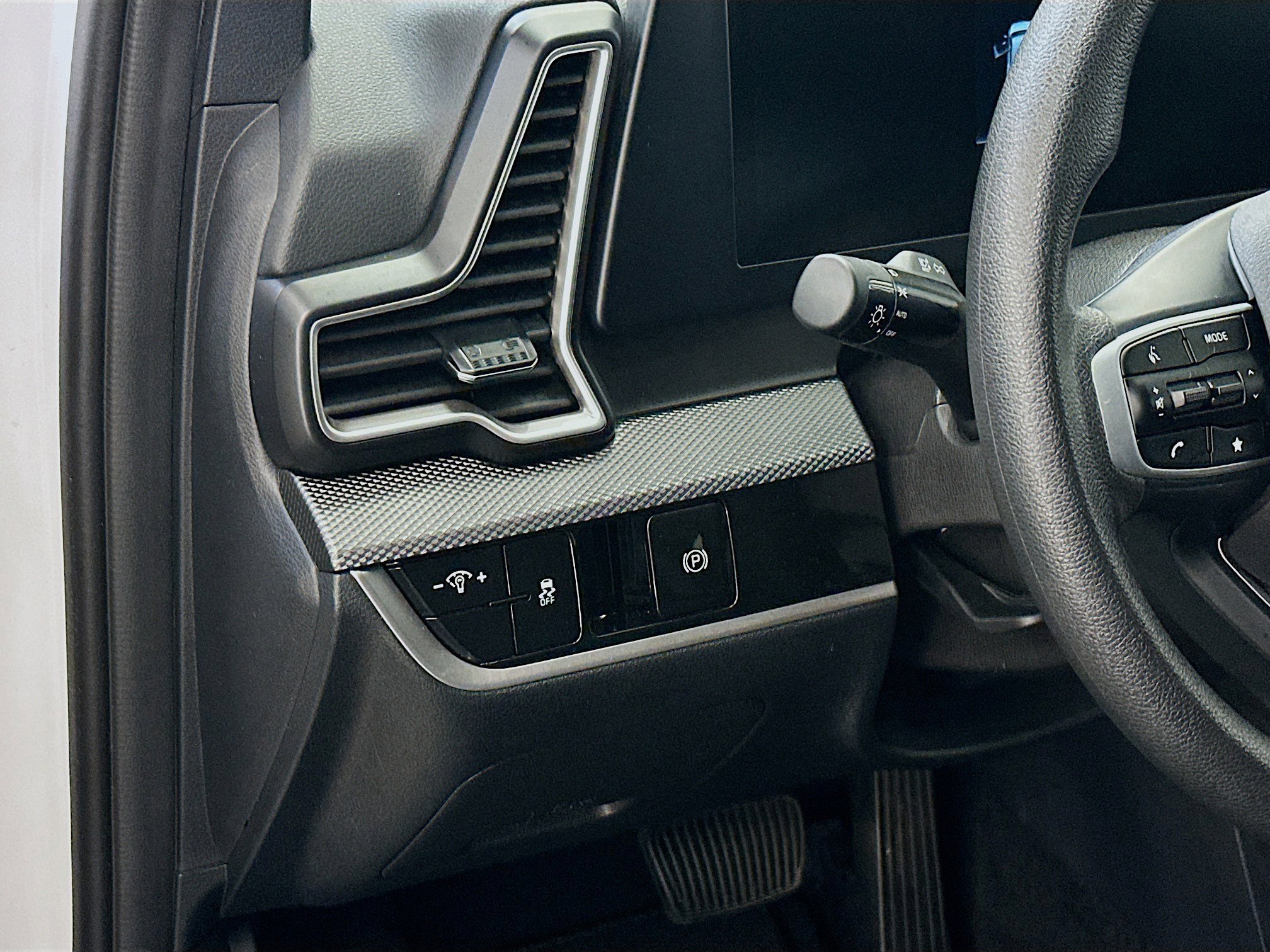 Used 2025 Kia Sportage LX image 17