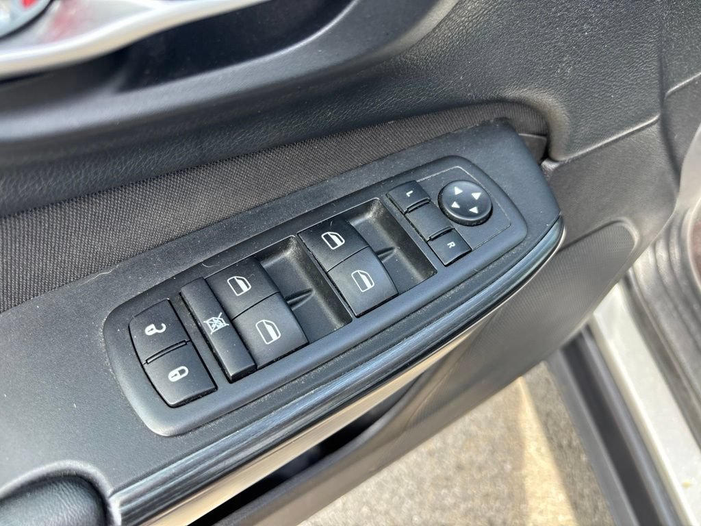 Used 2016 Jeep Cherokee Sport AWD/4WD image 16