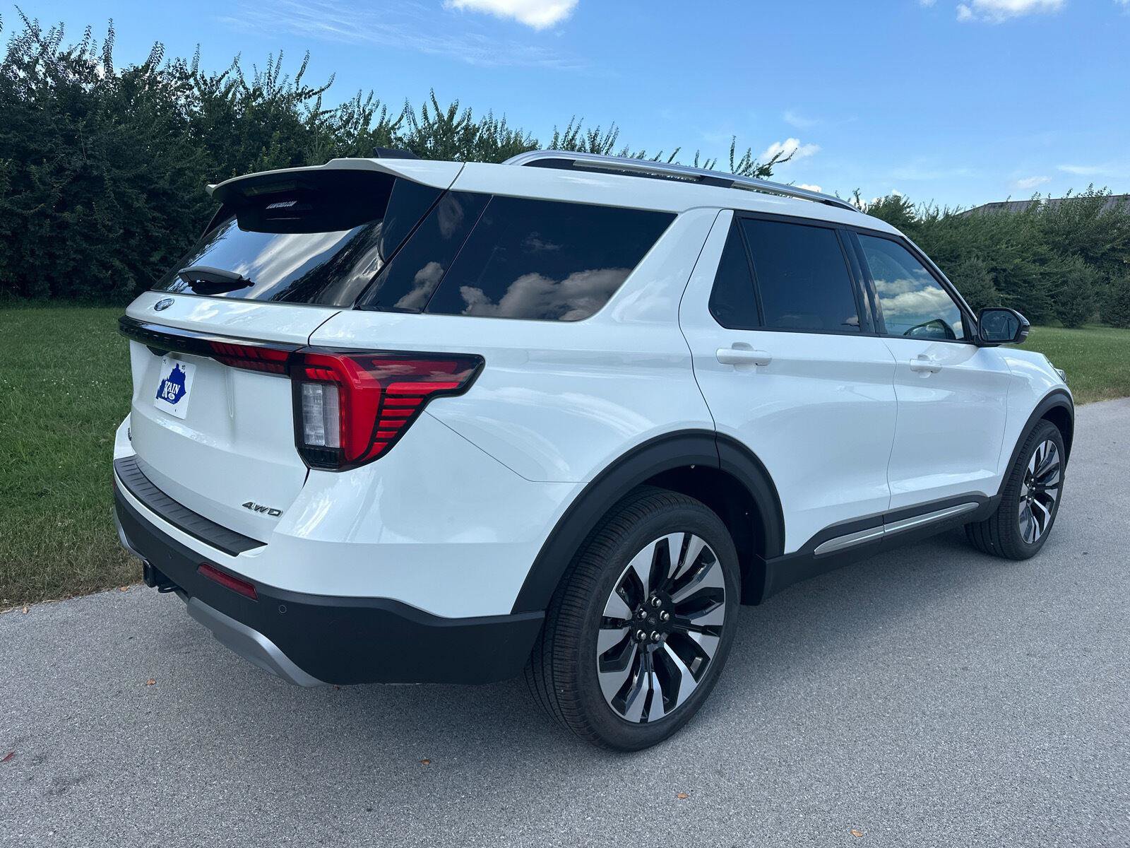 New 2026 Ford Explorer Platinum w/ LUX Leather Package AWD/4WD image 18
