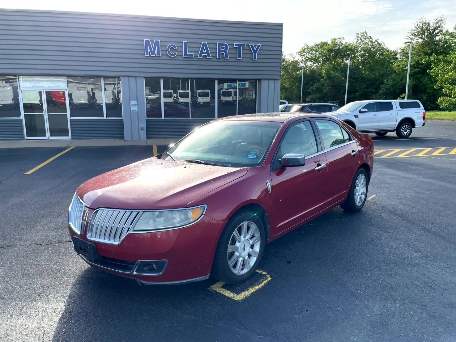 Used 2010 Lincoln MKZ FWD image 1