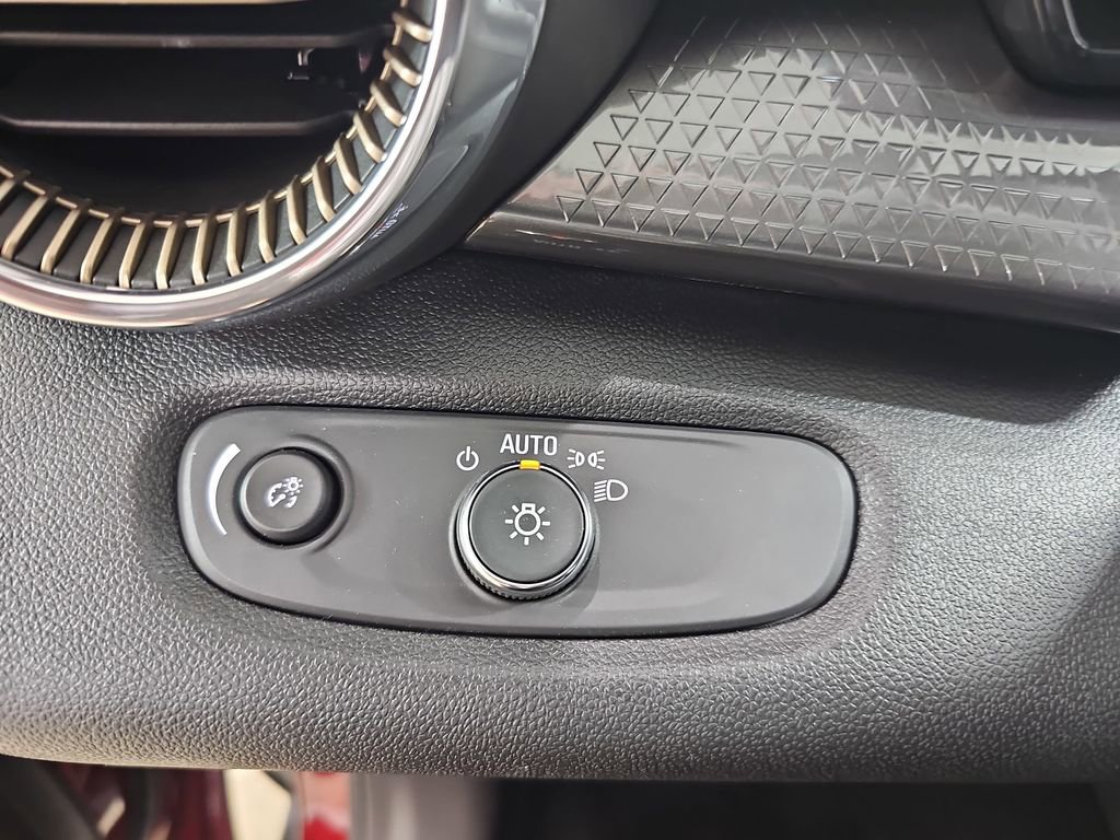 Used 2024 Chevrolet Trax ACTIV w/ Sunroof Package image 30