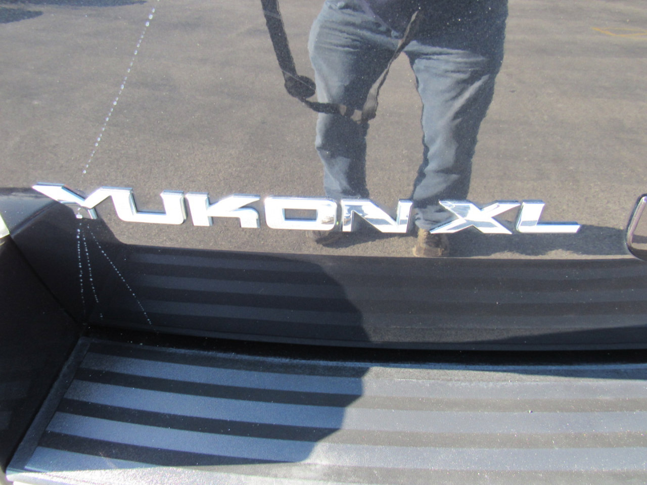 Used 2013 GMC Yukon XL Denali image 12