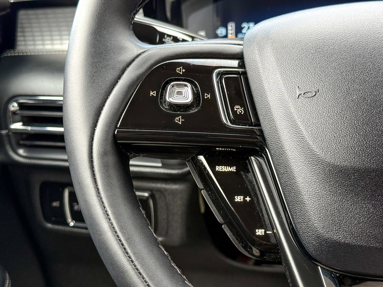 Used 2023 Lincoln Corsair AWD w/ Equipment Group 101A image 38